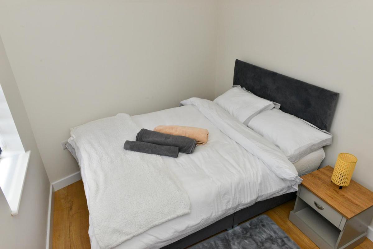 Esterville Apartments 1 And 2 Bedrooms Hot Tub Availability Белфаст Екстер'єр фото